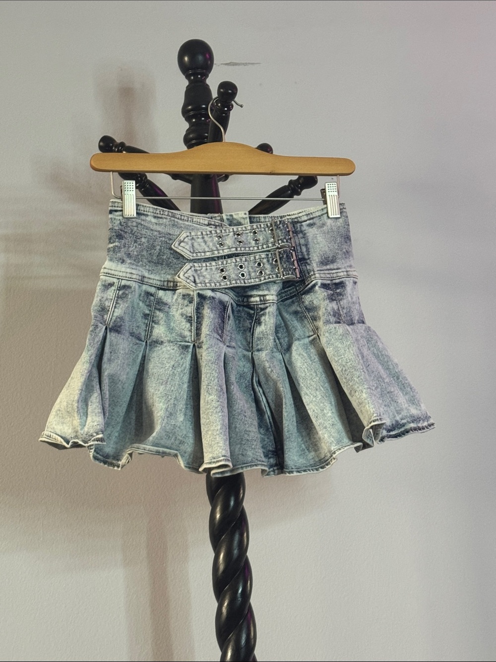 High-Waist Acid Wash Pleated Denim Mini Skirt 17.1T
